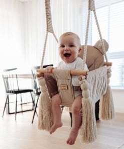 houten babyschommels babysteps beige met baby Sassefras